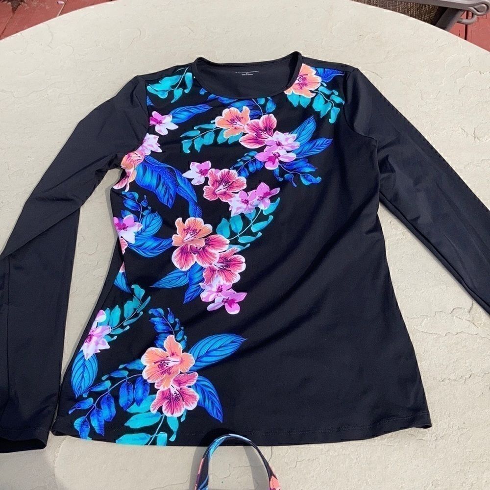 Land’s End Rash Guard blue multi top XS Tall - Picture 8 of 9